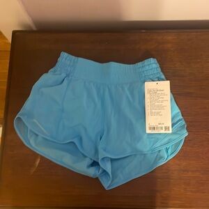 lululemon hotty hot hr short 2.5” *lined (no damage to liner and tag included)